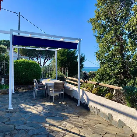 Сasa de vacaciones With Terrace Montjoi