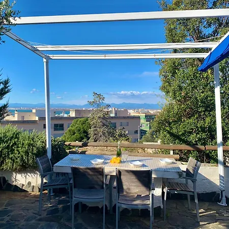 Semesterbostad With Terrace Montjoi
