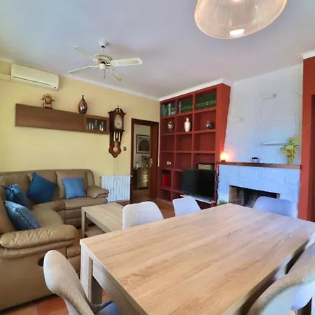 House In Roses With Waterfront Views * Montjoi