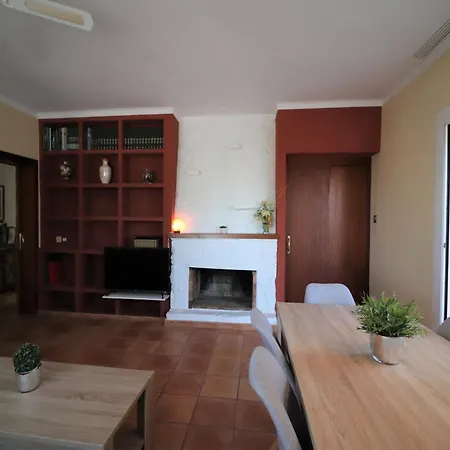 House In Roses With Waterfront Views * Montjoi