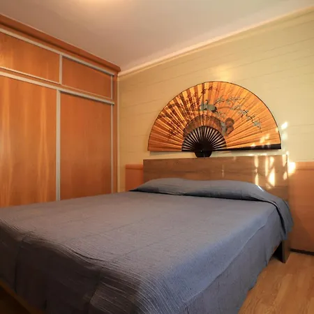 House In Roses With Waterfront Views Σπίτι διακοπών Montjoi