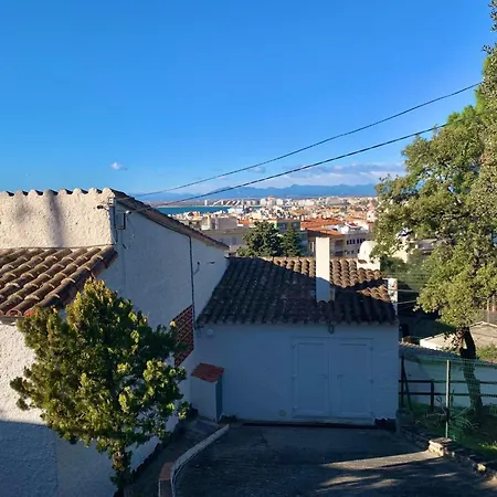 House In Roses With Waterfront Views Σπίτι διακοπών *